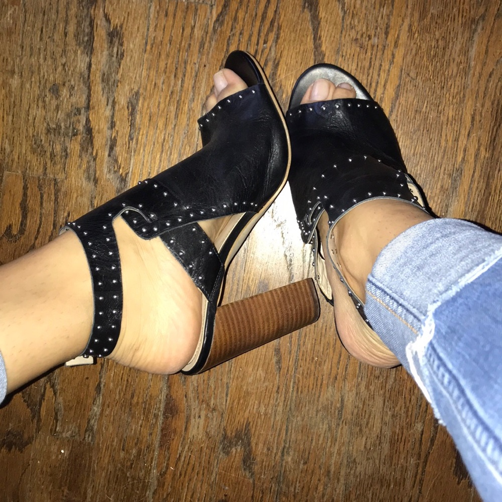 🥀Guess Open toed heels